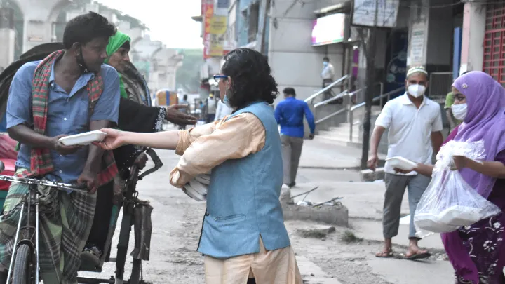 শ্রমিকদেরকে দ্রুত টিকা দিন  মোমিন মেহেদী  